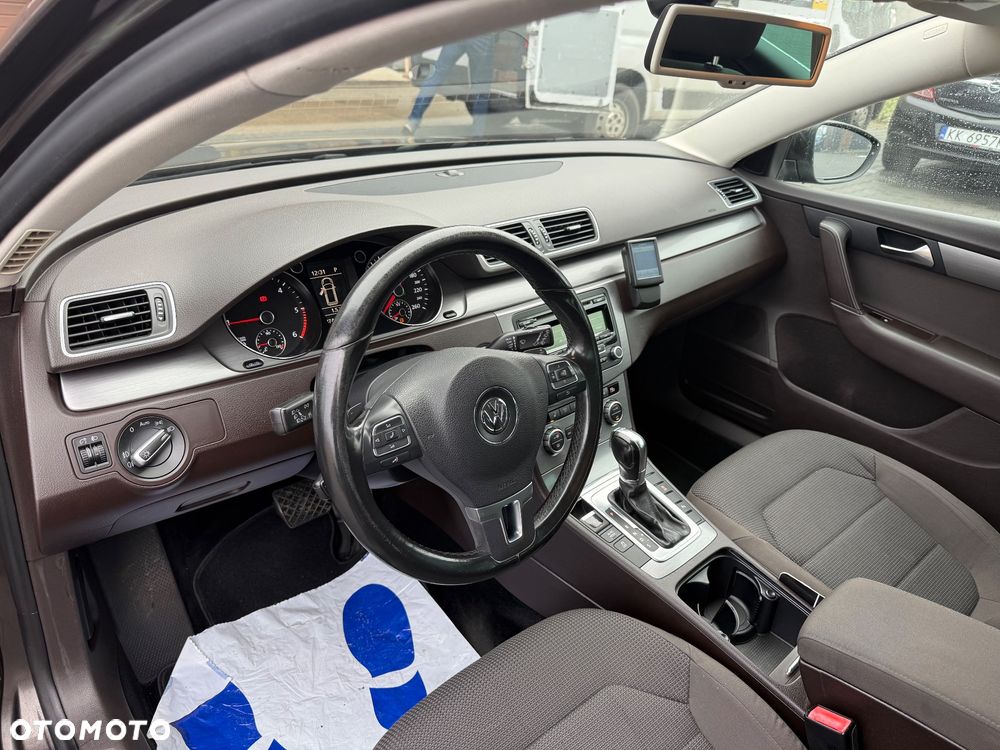 Volkswagen Passat 2.0 TDI Comfortline DSG - 11