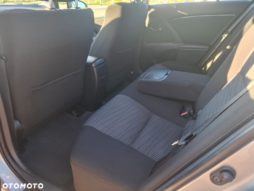 Toyota Avensis 2.0 D-4D Luna - 6