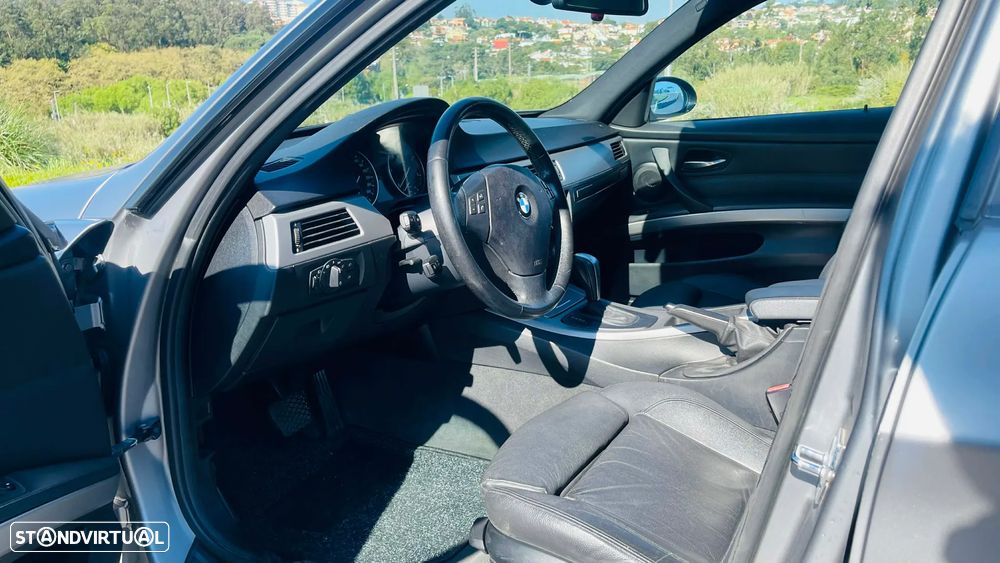 BMW 320 dA Dynamic - 13