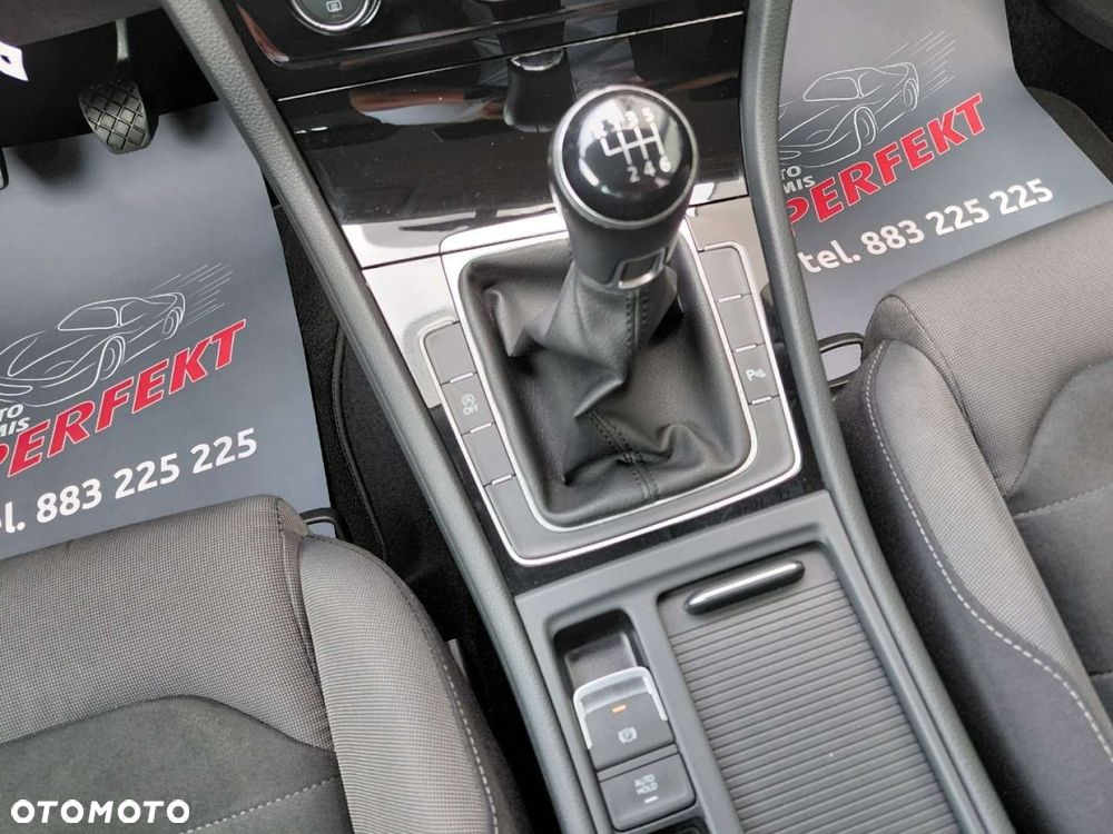 Volkswagen Golf - 22