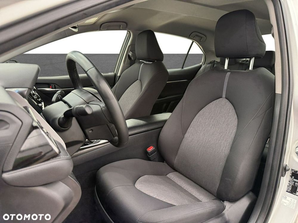Toyota Camry - 17