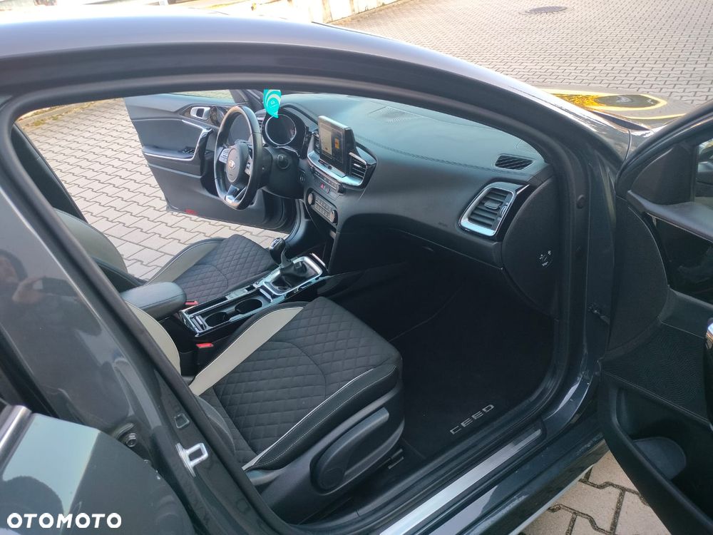 Kia ProCeed 1.4 T-GDI OPF GT LINE - 23