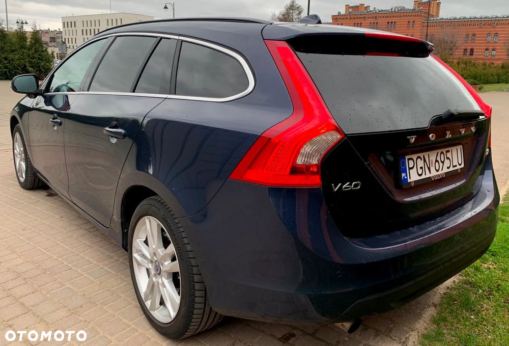 Volvo V60 ver-d2-momentum - 12