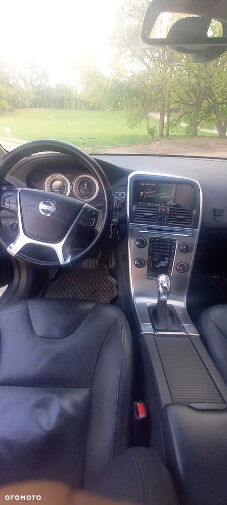 Volvo XC 60 D5 AWD Momentum - 10