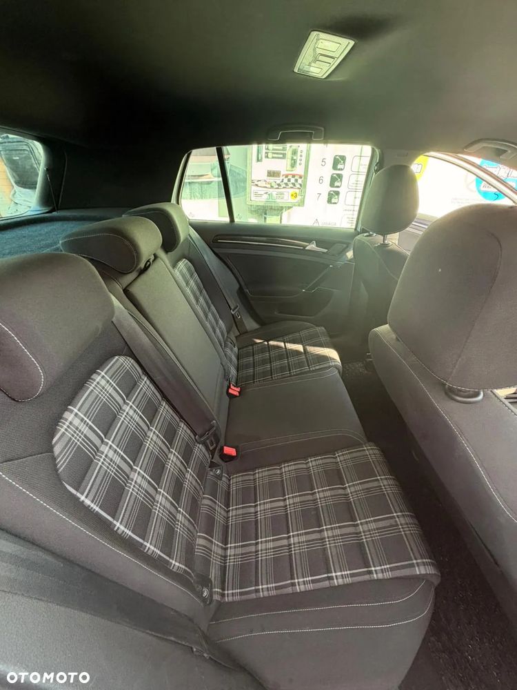 Volkswagen Golf - 5