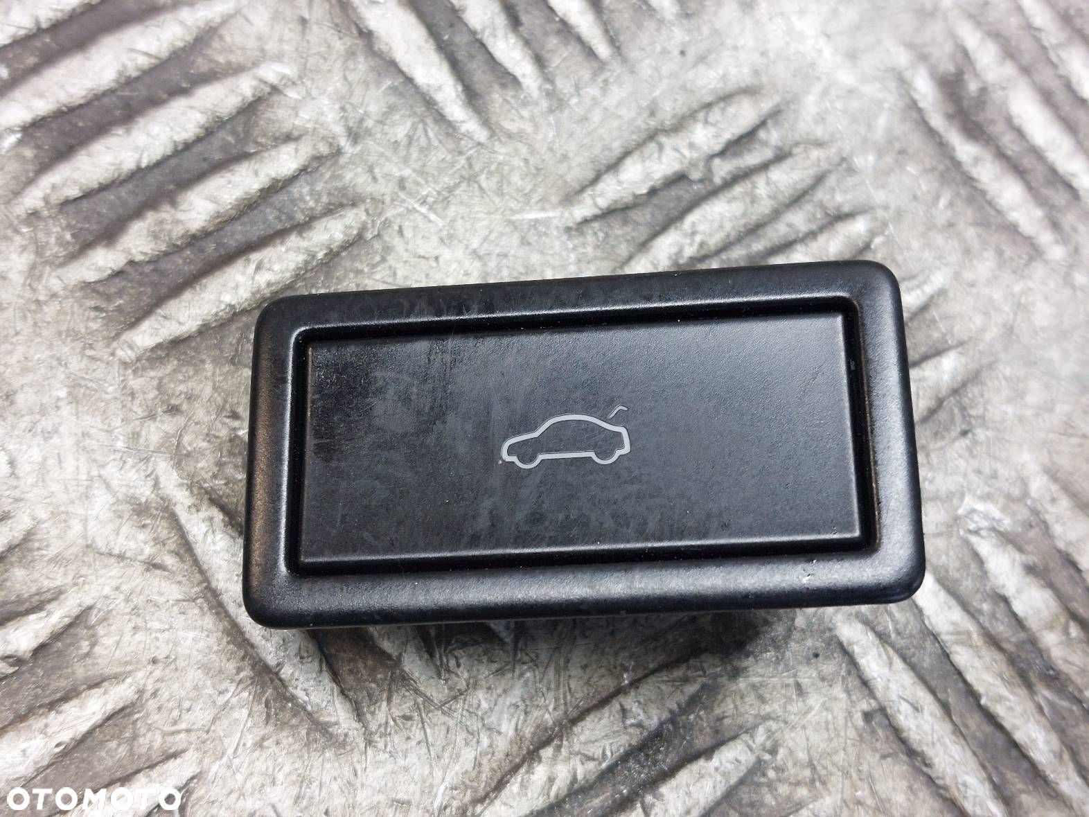 PRZEŁĄCZNIK OTWIERANIA KLAPY BAGAŻNIKA VOLKSWAGEN PASSAT B8 3G0959831B - 1