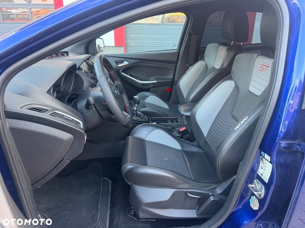 Ford Focus ST - 18