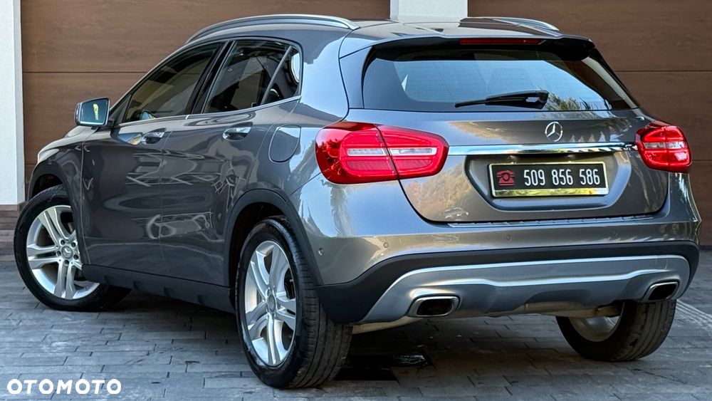 Mercedes-Benz GLA - 32