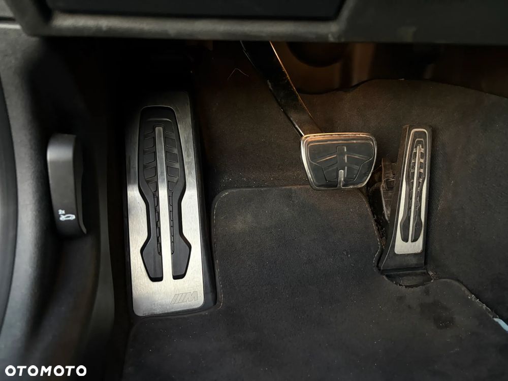 BMW Seria 3 330e M Sport - 29