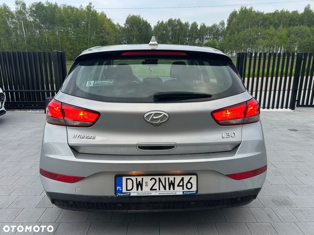 Hyundai i30 1.5 DPI Classic + - 5