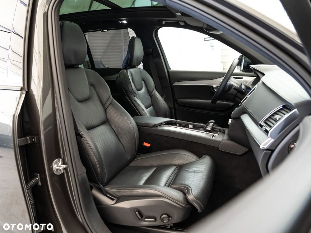 Volvo XC 90 B5 D AWD Ultimate Dark - 19