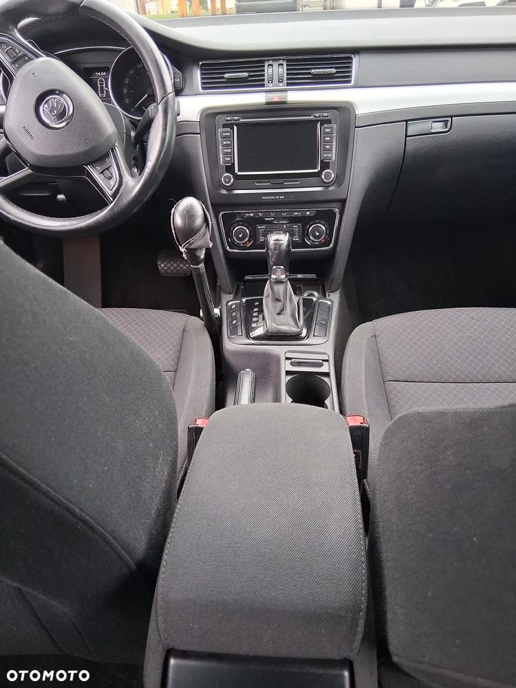 Skoda Superb 2.0 TDI DSG Elegance - 36