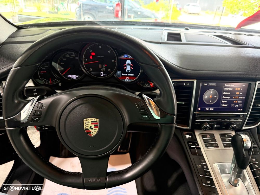 Porsche Panamera 3.0 V6 - 4