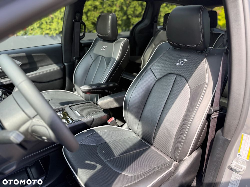 Chrysler Pacifica - 23