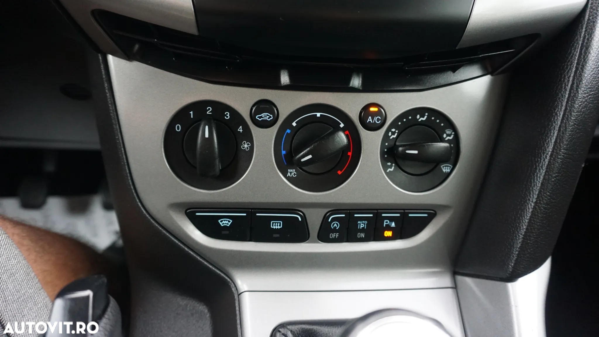 Ford Focus 1.0 EcoBoost Trend Edition - 24