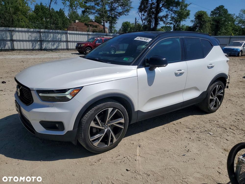 Volvo XC 40 B5 B AWD Geartronic RDesign - 1