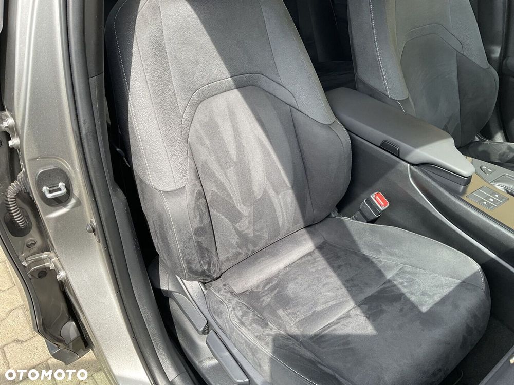 Lexus UX - 12