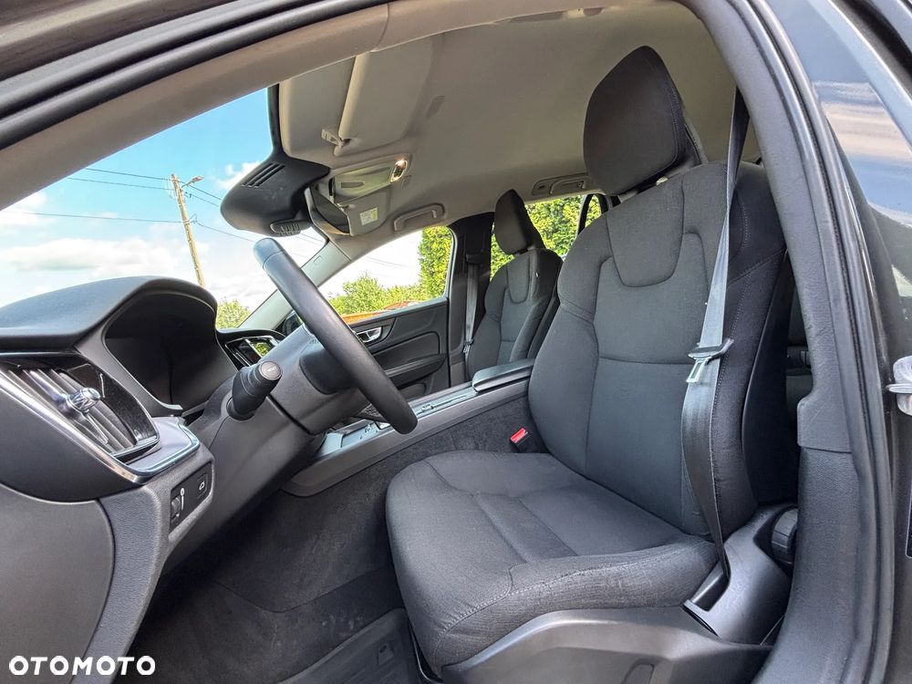 Volvo V60 B3 B DKG Momentum Pro - 28