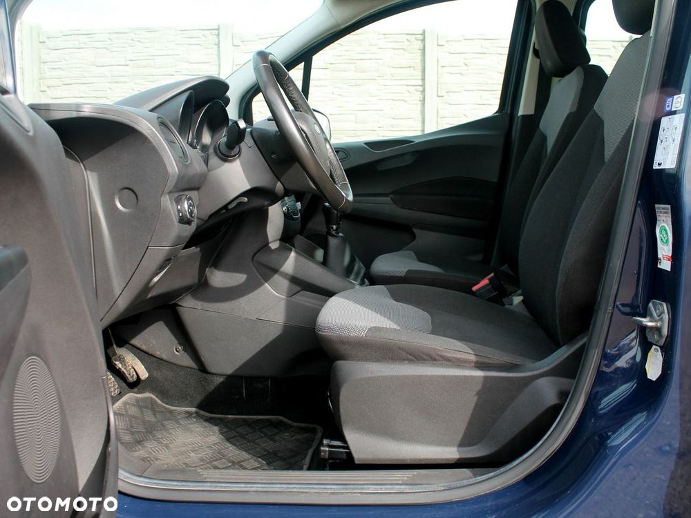 Ford Transit Courier - 15
