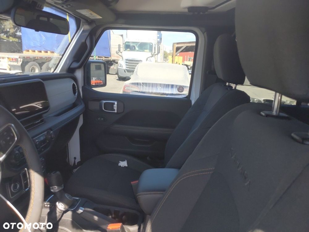 Jeep Wrangler - 5