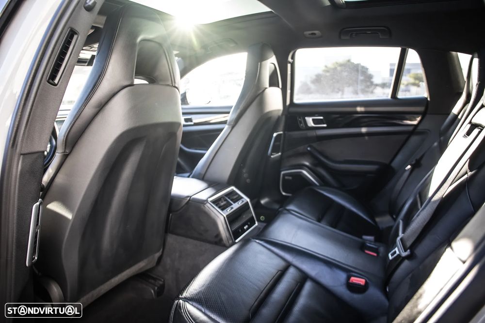 Porsche Panamera Sport Turismo 4 E-Hybrid Platinum Edition - 10