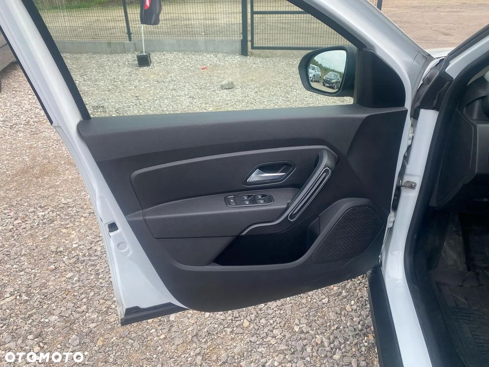 Dacia Duster 1.6 SCe S&S - 11