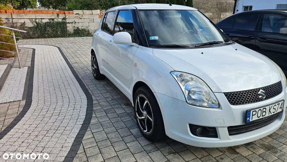 Suzuki Swift 2010 photo 2