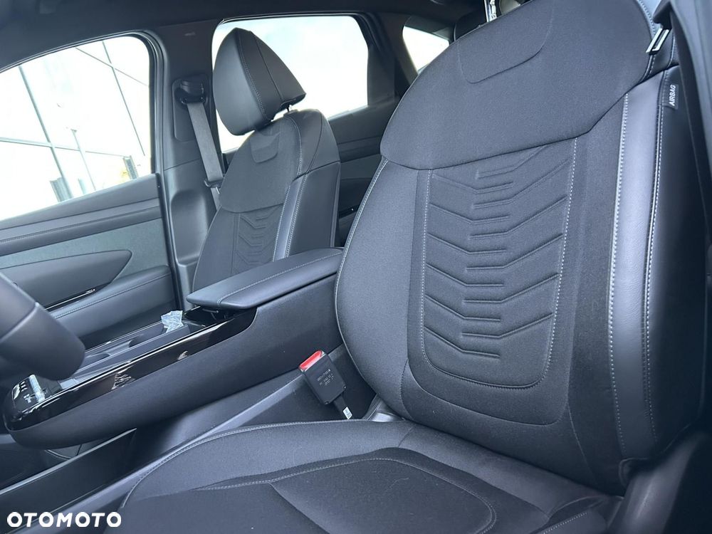 Hyundai Tucson 1.6 T-GDi HEV Executive 2WD - 13