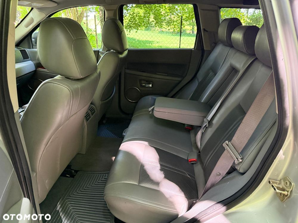 Jeep Grand Cherokee - 26