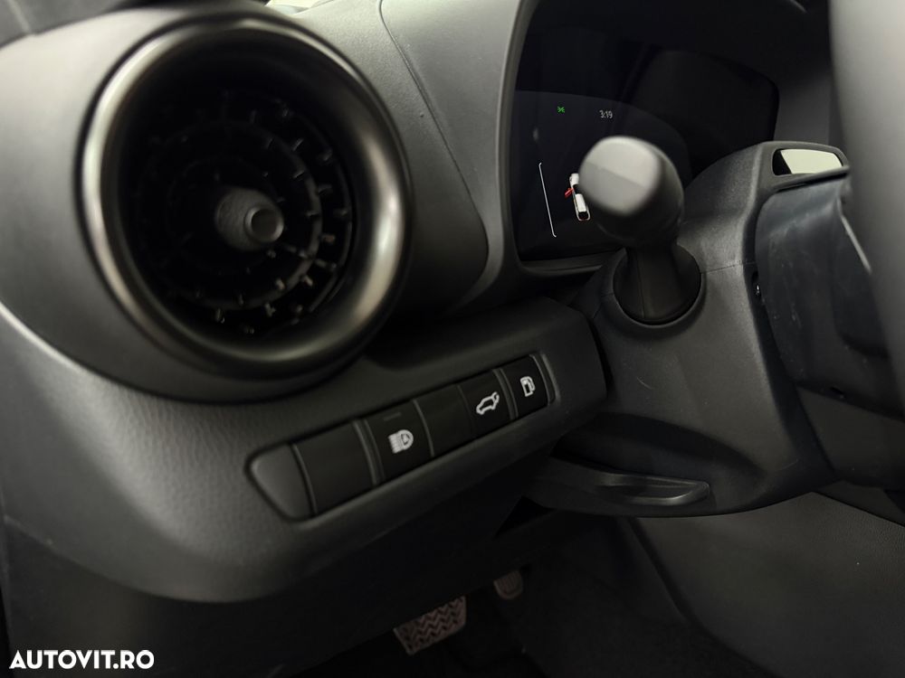 Toyota C-HR 2.0 HEV 197 CP 4x2 CVT Luxury - 15