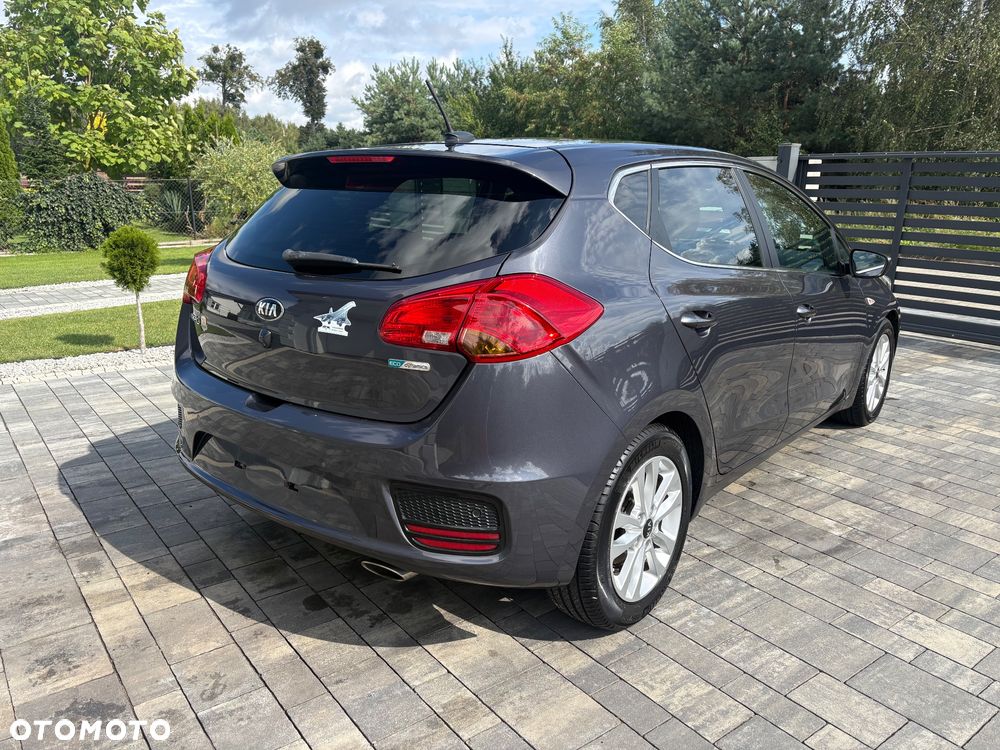 Kia Ceed 1.6 CRDi 136 ISG Dream Team Edition - 6