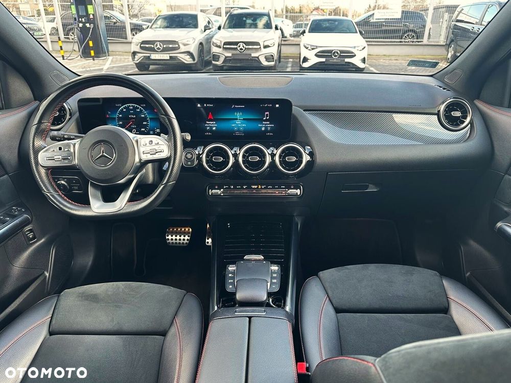 Mercedes-Benz GLA - 8