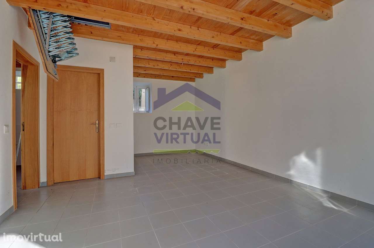 Moradia V1 c/ Sótão Amplo e Terraço Peral - Cadaval - Grande imagem: 2/24