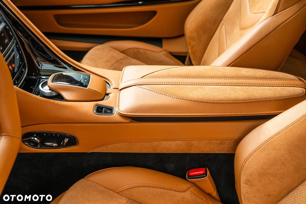 Aston Martin DBS - 27