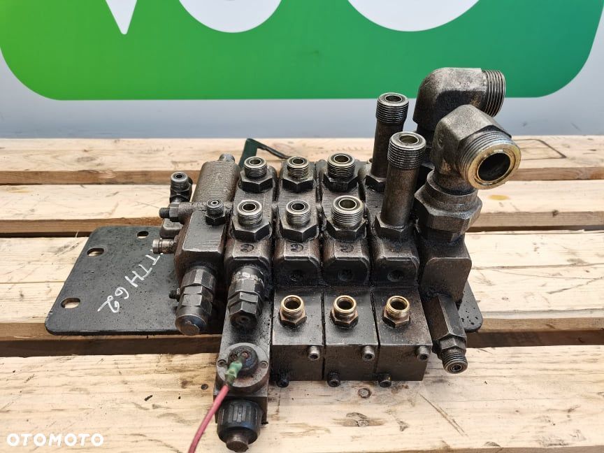 Rozdzielacz hydrauliczny CAT TH 63 - 1