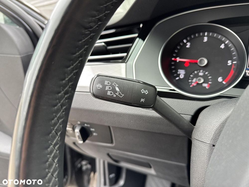 Volkswagen Passat - 24
