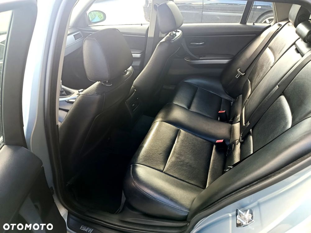 BMW Seria 3 318d - 26