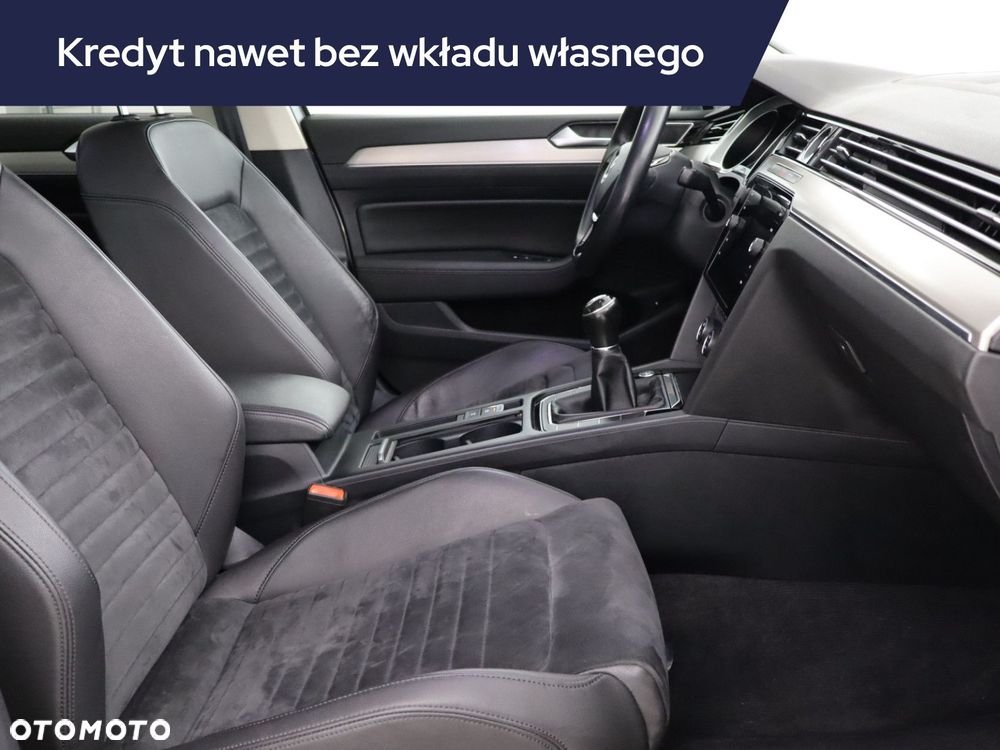 Volkswagen Passat - 11