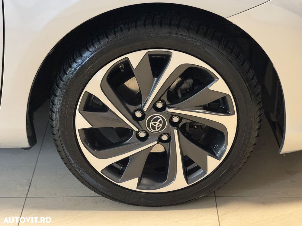 Toyota Auris 1.8 L VVT-i Sol + - 25