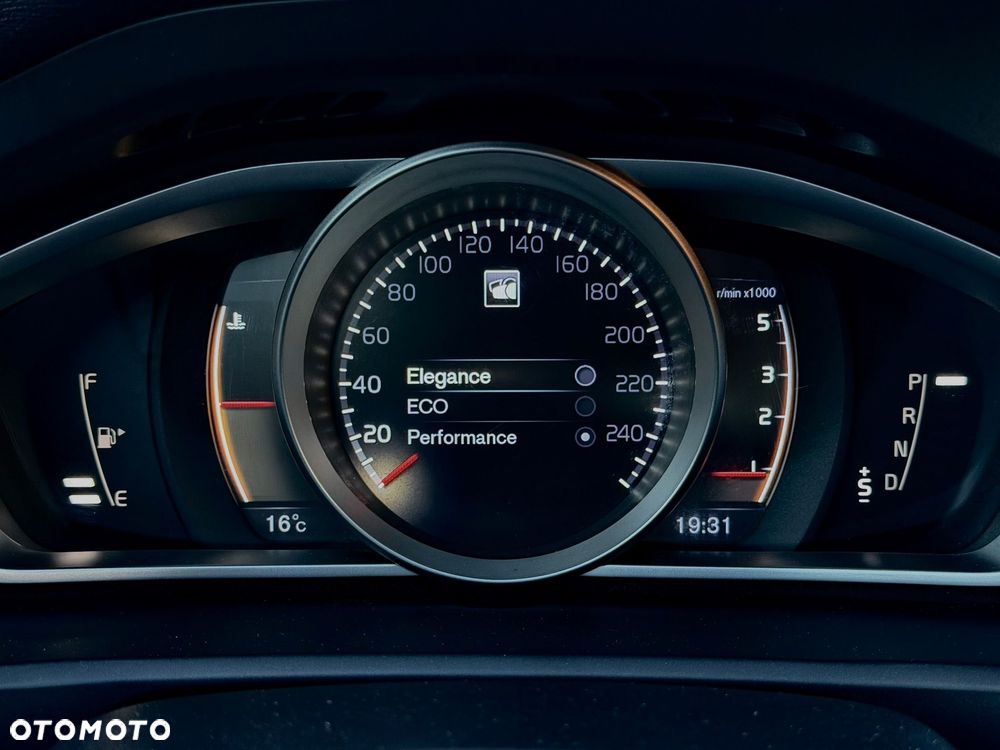 Volvo V40 Cross Country - 34