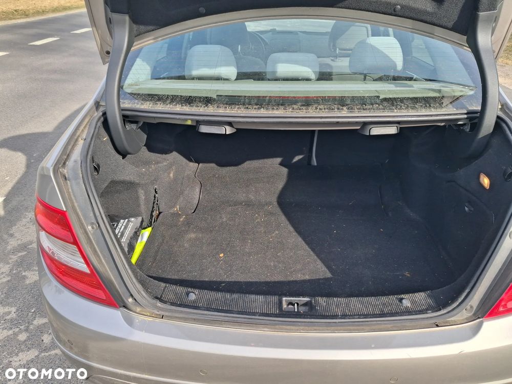 Mercedes-Benz Klasa C 220 CDI DPF Automatik Avantgarde - 23