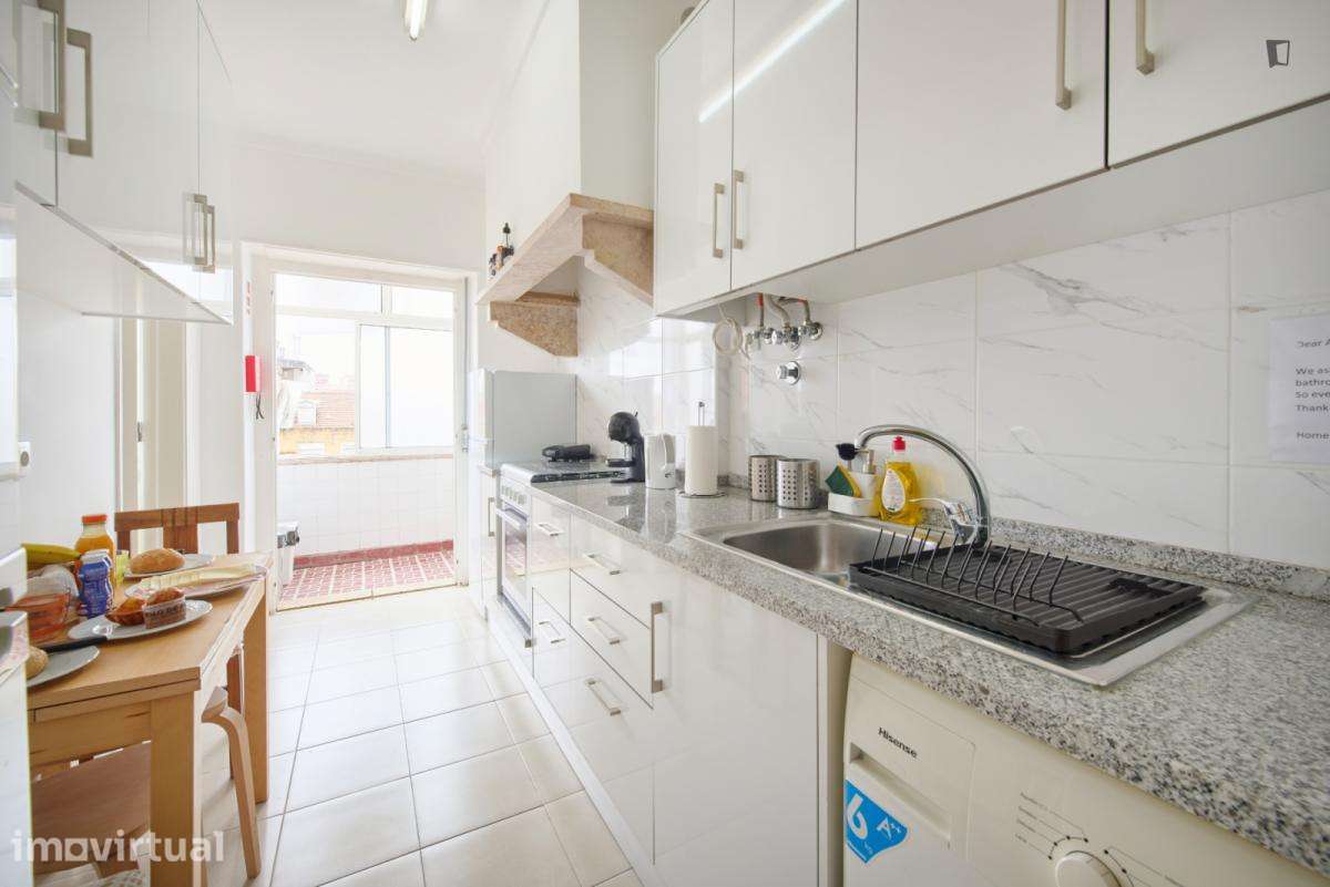 Quarto - localizado em Anjos Lisbon - Grande imagem: 2/39