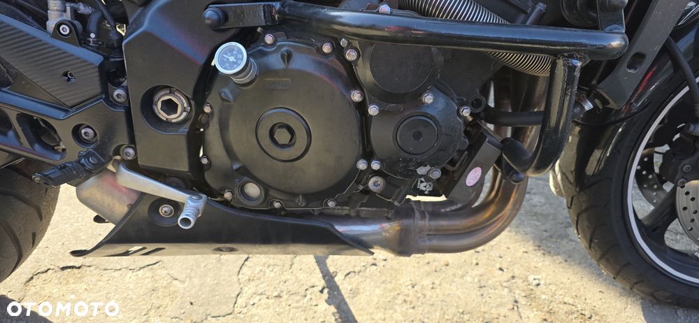 Suzuki GSR - 14