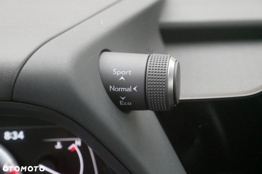 Lexus UX - 23