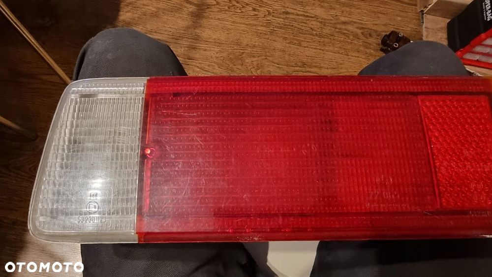 LAMPA PRAWY TYŁ BEZ PĘKNIĘĆ BMW 3 E21 - 2