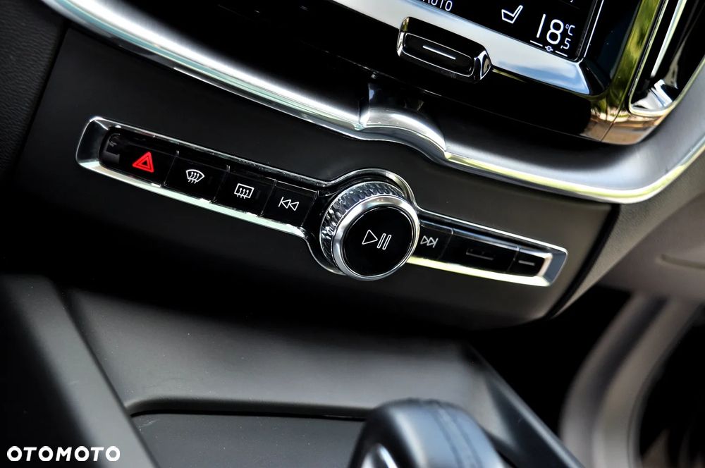 Volvo XC 60 T6 AWD Recharge Geartronic Inscription - 35