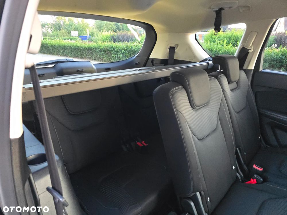Ford S-Max - 12