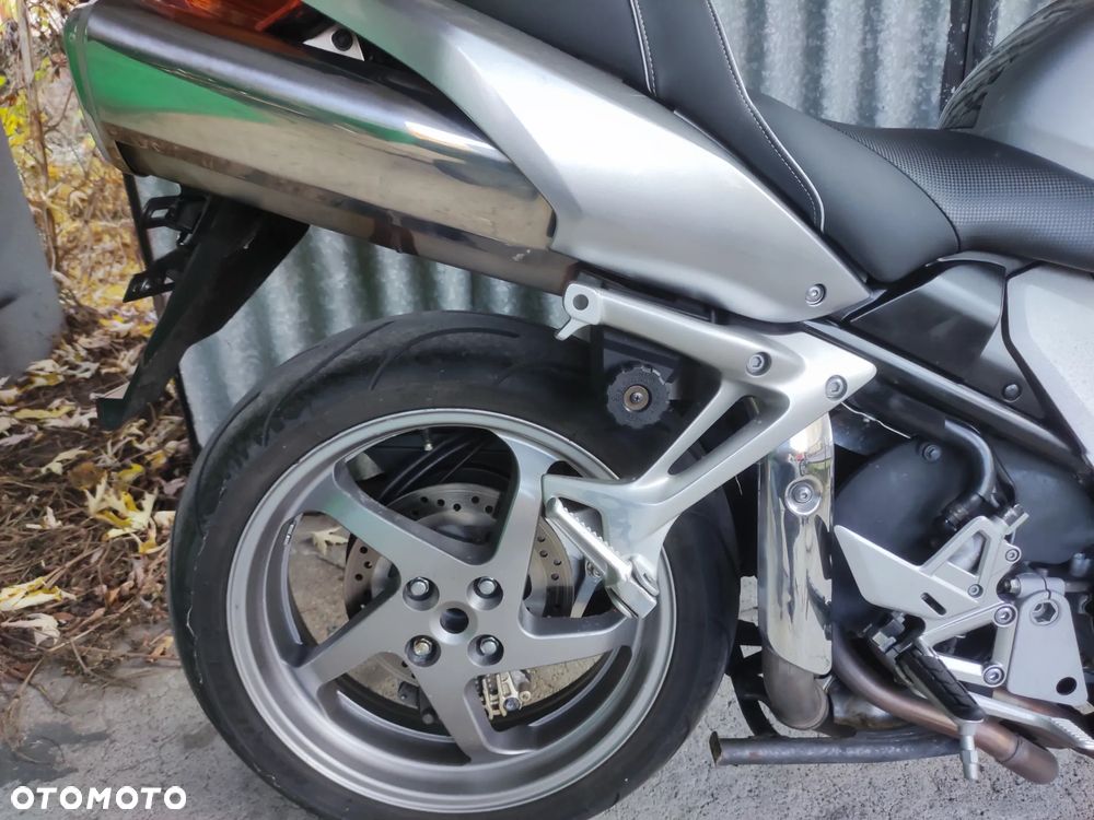 Honda VFR - 8