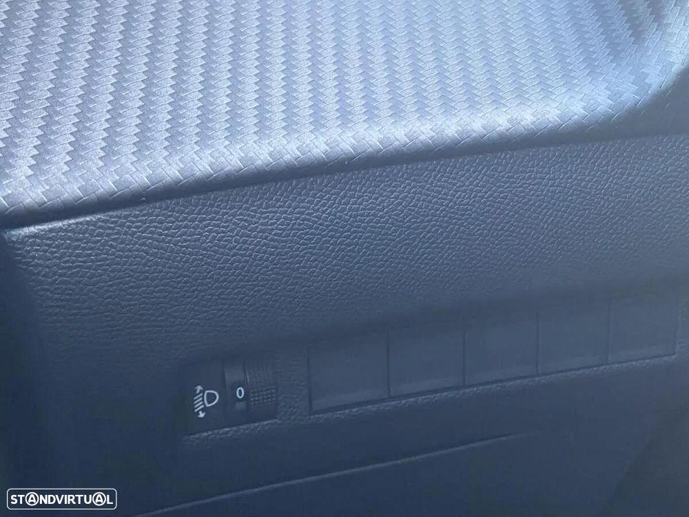 Peugeot e-2008 - 18