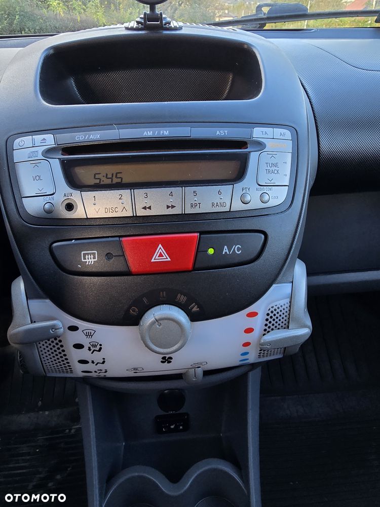 Toyota Aygo ver-1-0-vvt--i - 12